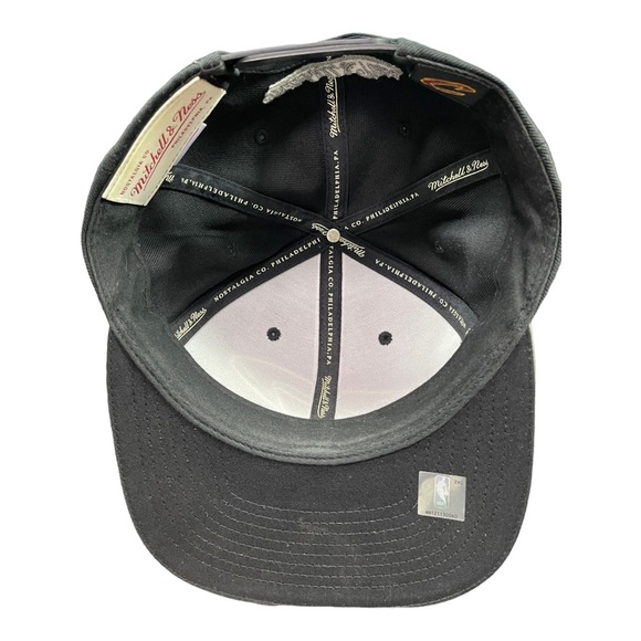 Black Cleveland Cavaliers Mitchell Ness Snap Back - Picture 5 of 7